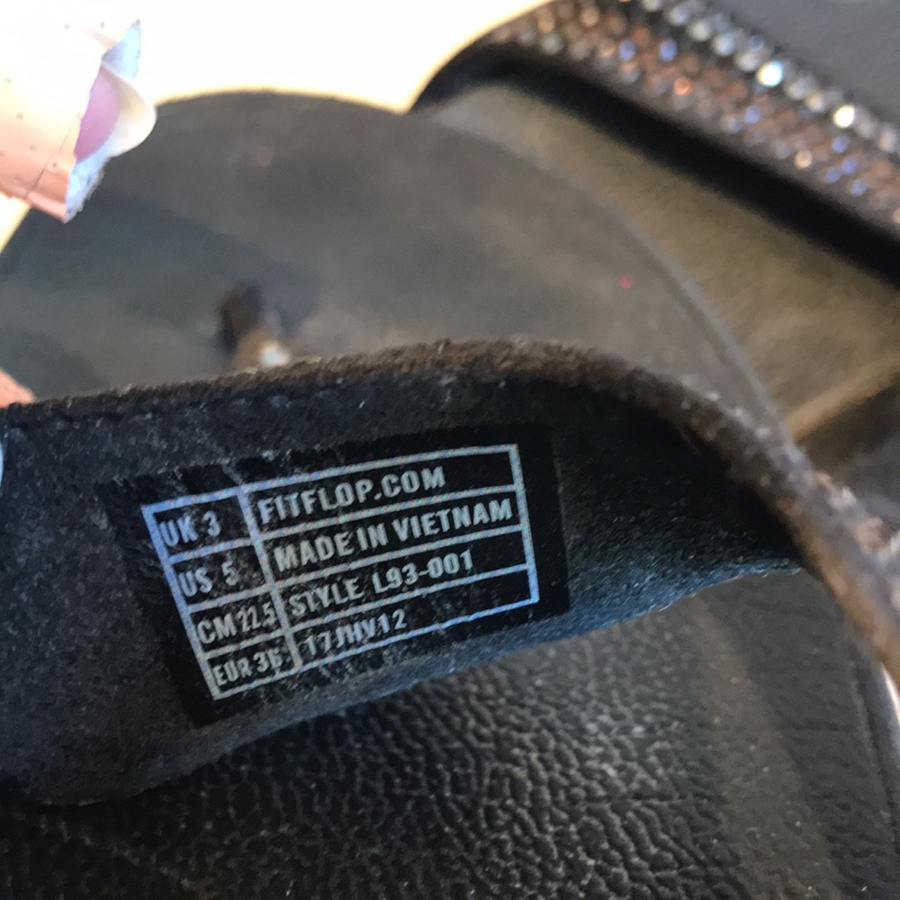 Fitflop black studded thong sandals size US 5 - Picture 9 of 9
